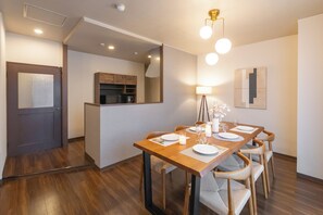 Superior Penthouse, 3 Bedrooms, Non Smoking, Park View | Dining room