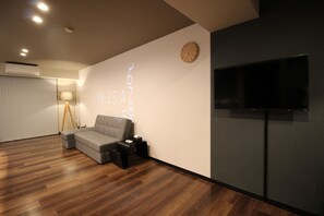 Apartamento urbano, para não fumantes (Triple Room) | TV