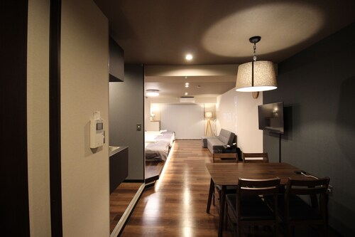 客室内のダイニングエリア