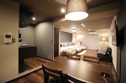 客室内のダイニングエリア