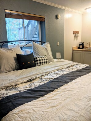 3 chambres, bureau, draps fournis