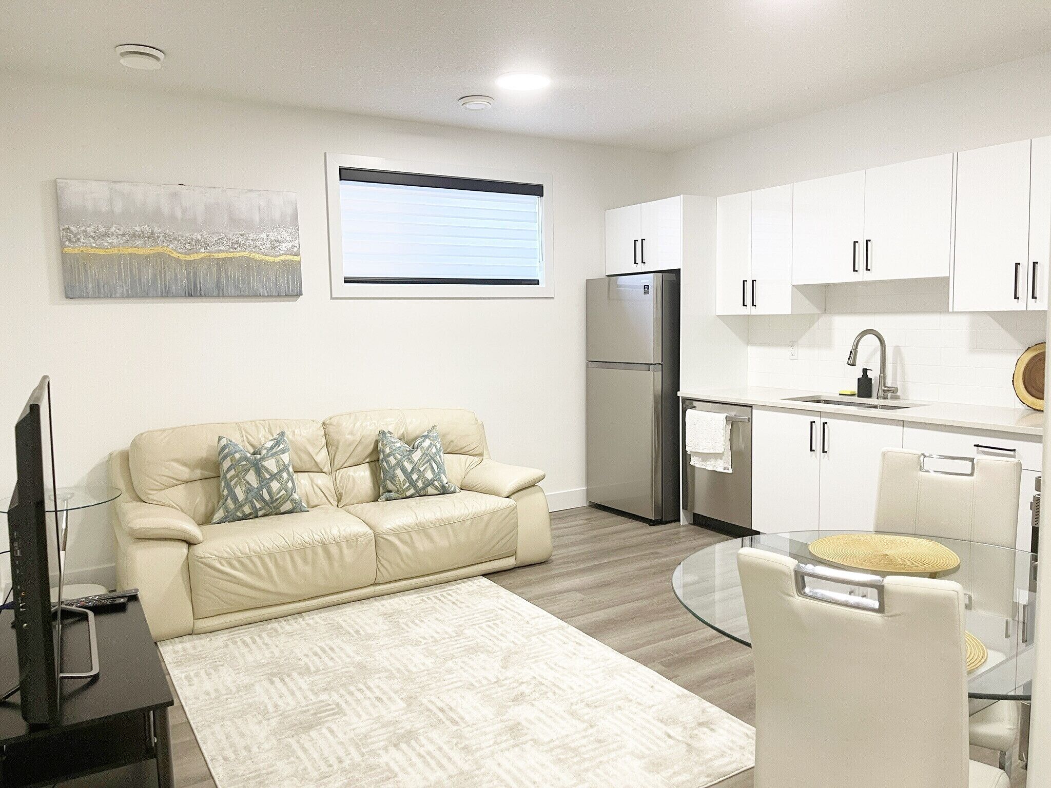 Entire Suite- King bed, Queen bed, 2 baths, Netflix 