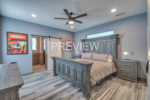 3 bedrooms, desk, iron/ironing board, free WiFi