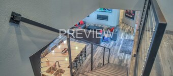 Gasoline Alley: Hot Tub, 3 King Beds, New Build