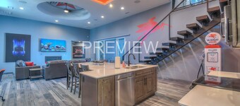 Modern Gasoline Alley w/Hot Tub & 3 King Beds