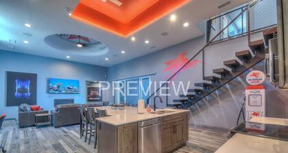 Modern Gasoline Alley w/Hot Tub & 3 King Beds