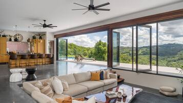 Panoramic House | Living area | Smart TV, fireplace, Netflix, streaming services