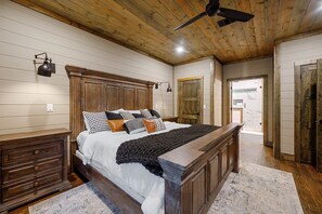 6 bedrooms, iron/ironing board, free WiFi, bed sheets