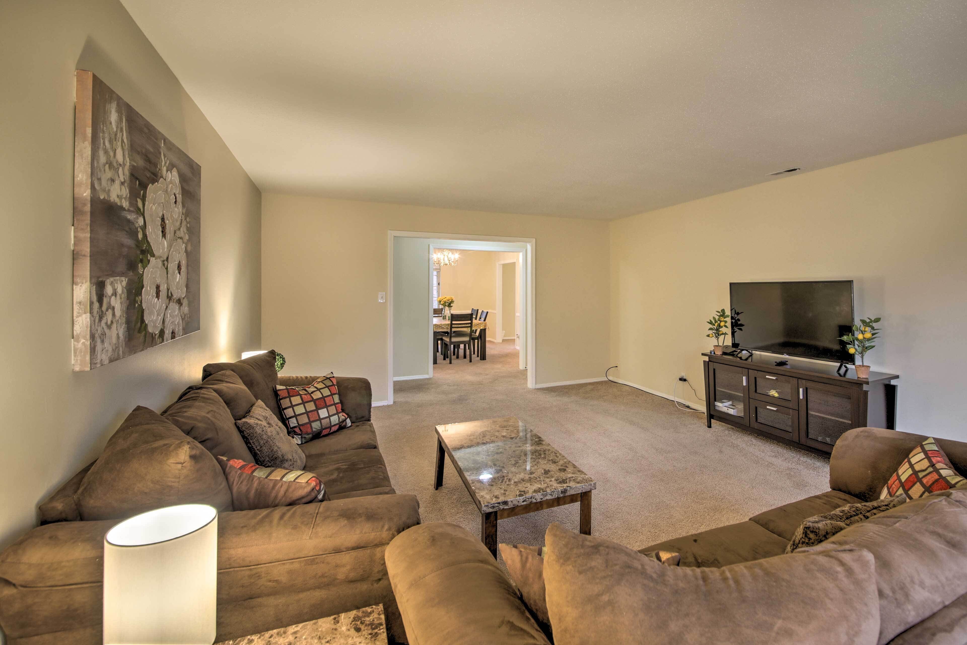 Indy Condo w/ Office < 3 Mi to Broad Ripple!