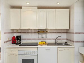 Refrigerador, microondas, horno, lavavajillas