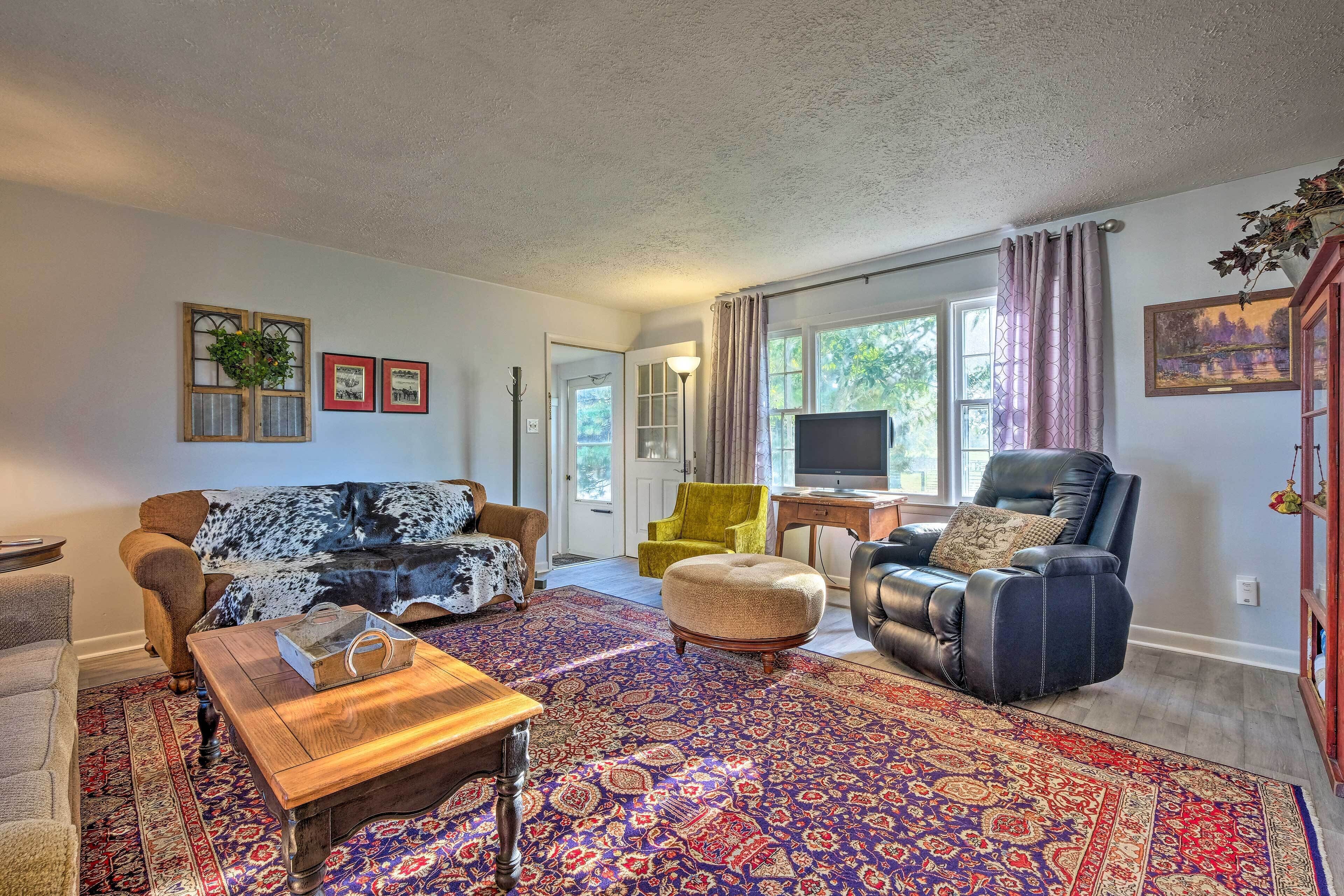 Homey Horse Farm Hideaway ~ 6 Mi to KY Horse Park!