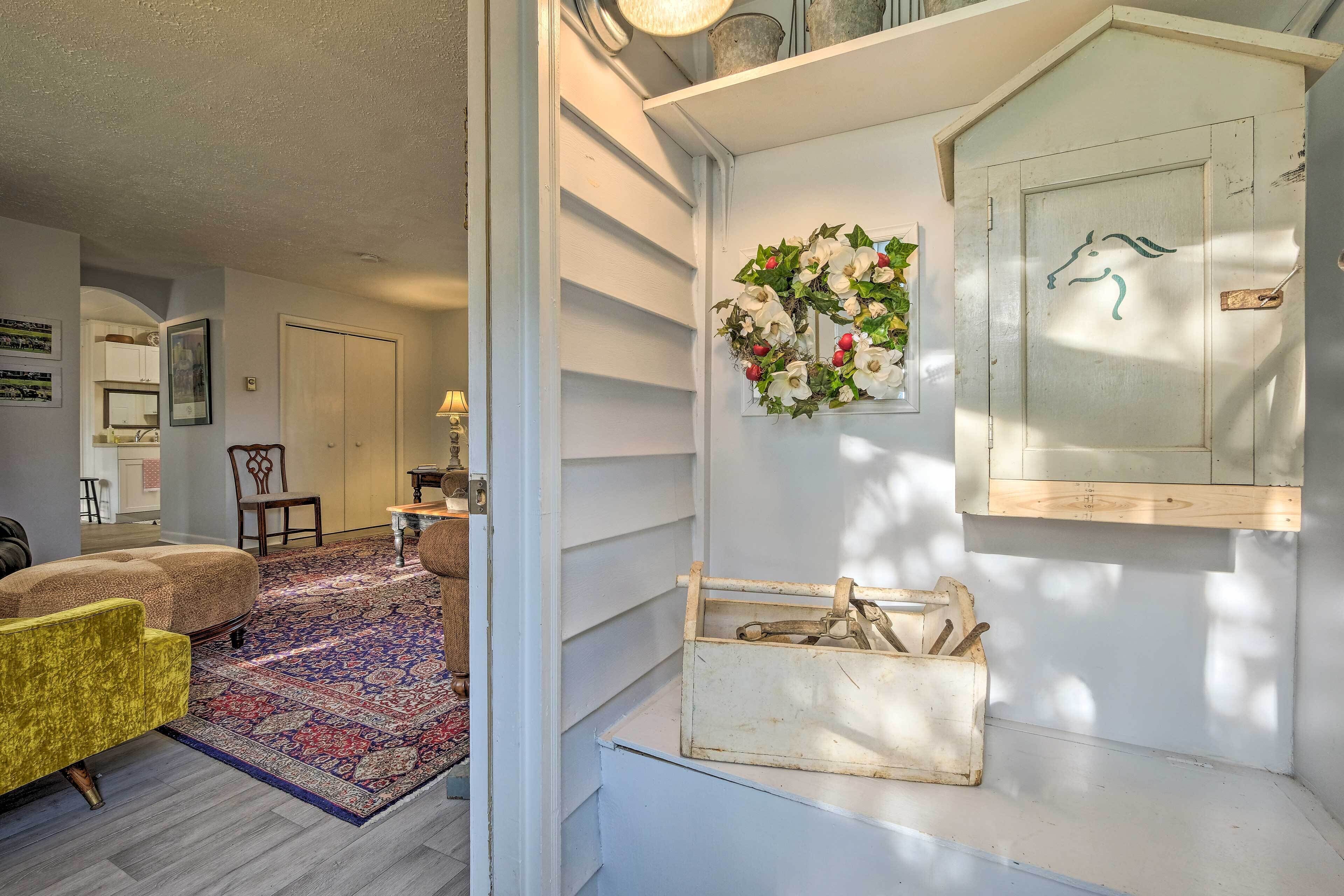 Homey Horse Farm Hideaway ~ 6 Mi to KY Horse Park!