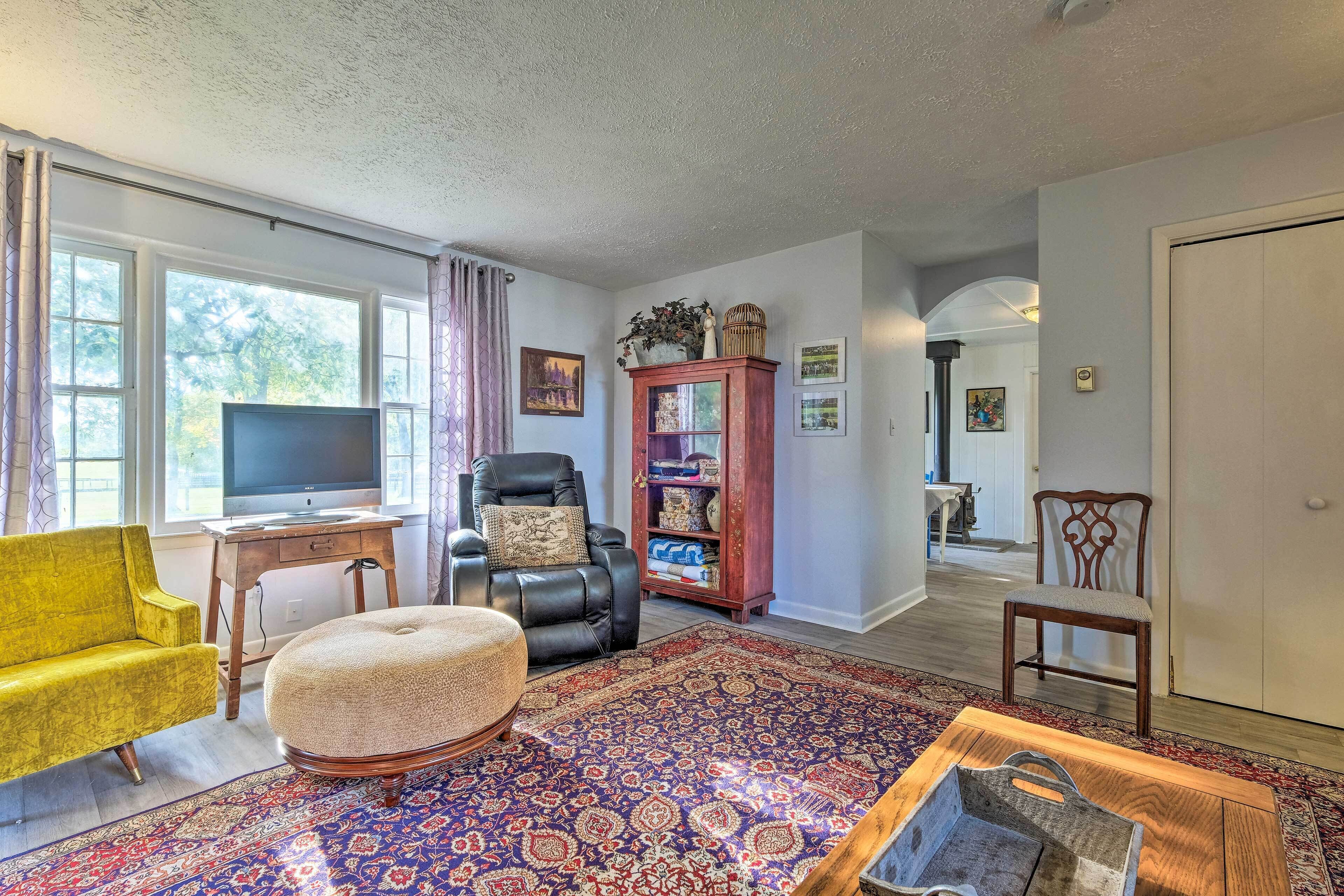 Homey Horse Farm Hideaway ~ 6 Mi to KY Horse Park!