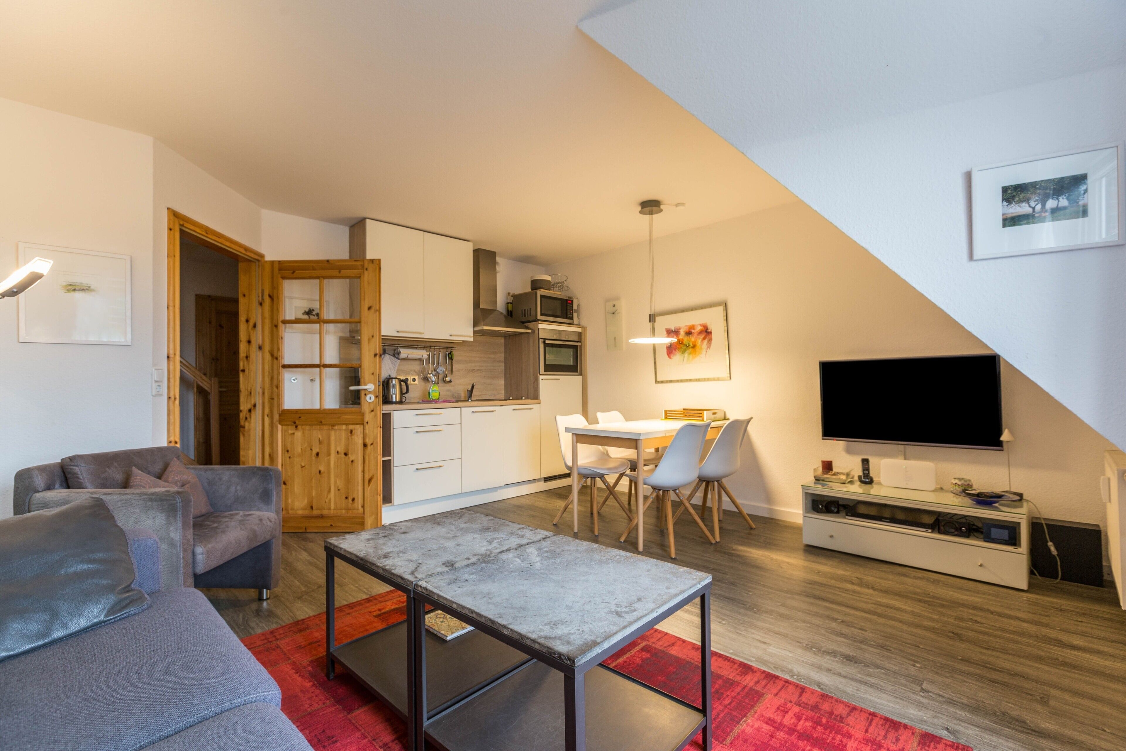 Fernseher, DVD-Player, Stereoanlage