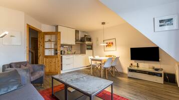 Fernseher, DVD-Player, Stereoanlage