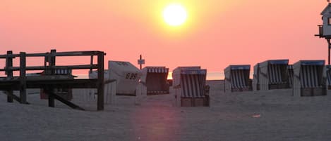 بالقرب من الشاطئ