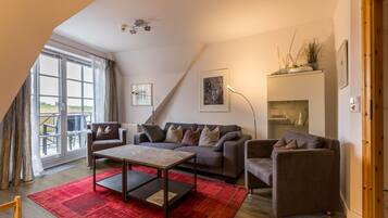 Fernseher, DVD-Player, Stereoanlage