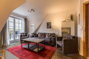 Een televisie, een dvd-speler en een stereo