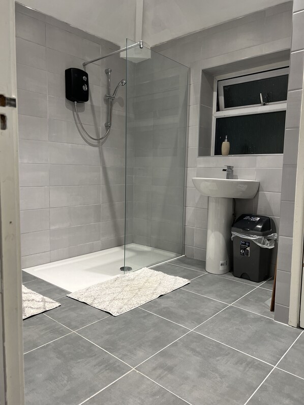 Shower, towels