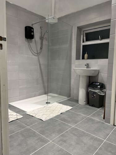 Two bedroom house , in a lovely neighbourhood, with a lot amenities around