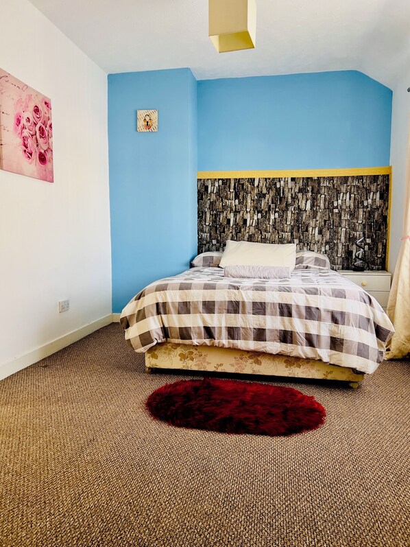 2 chambres, fer et planche à repasser, Wi-Fi, draps fournis