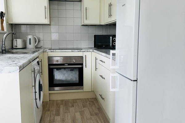 Microones i utensilis de cuina, vaixella i coberteria