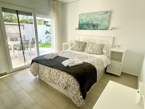 1 slaapkamer, een strijkplank/strijkijzer, wifi, beddengoed