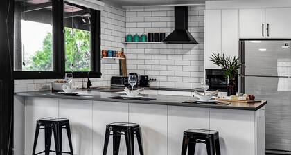 Silvers Anchor - 2 Bennett Street