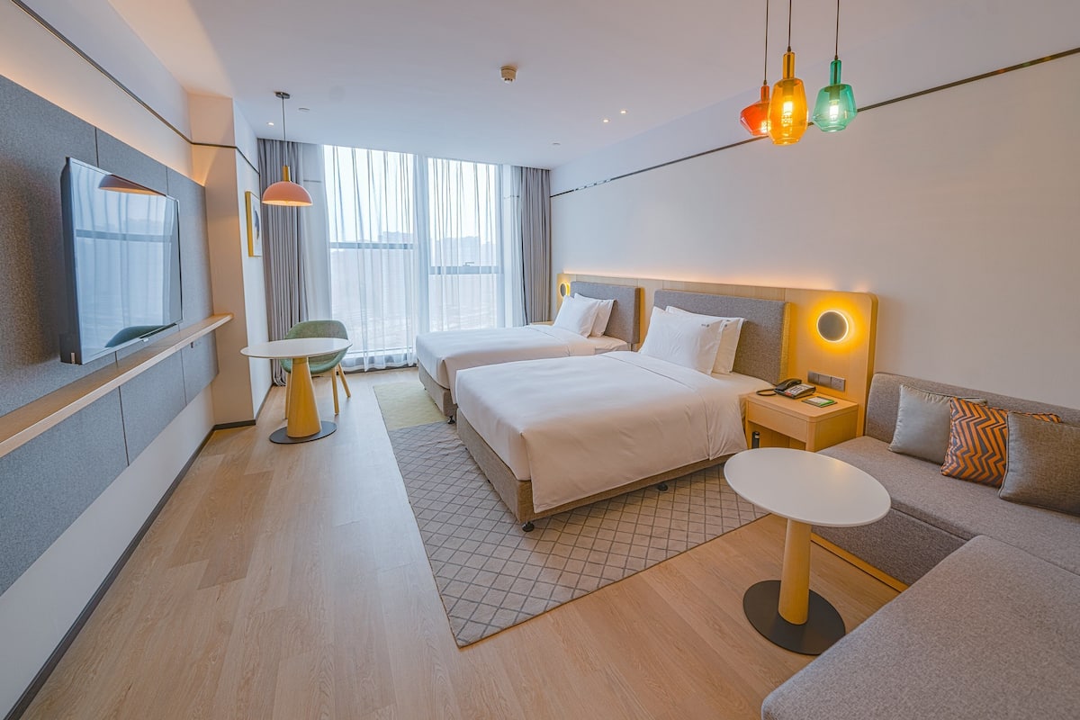 Literie hypoallergénique, minibar, coffres-forts dans les chambres