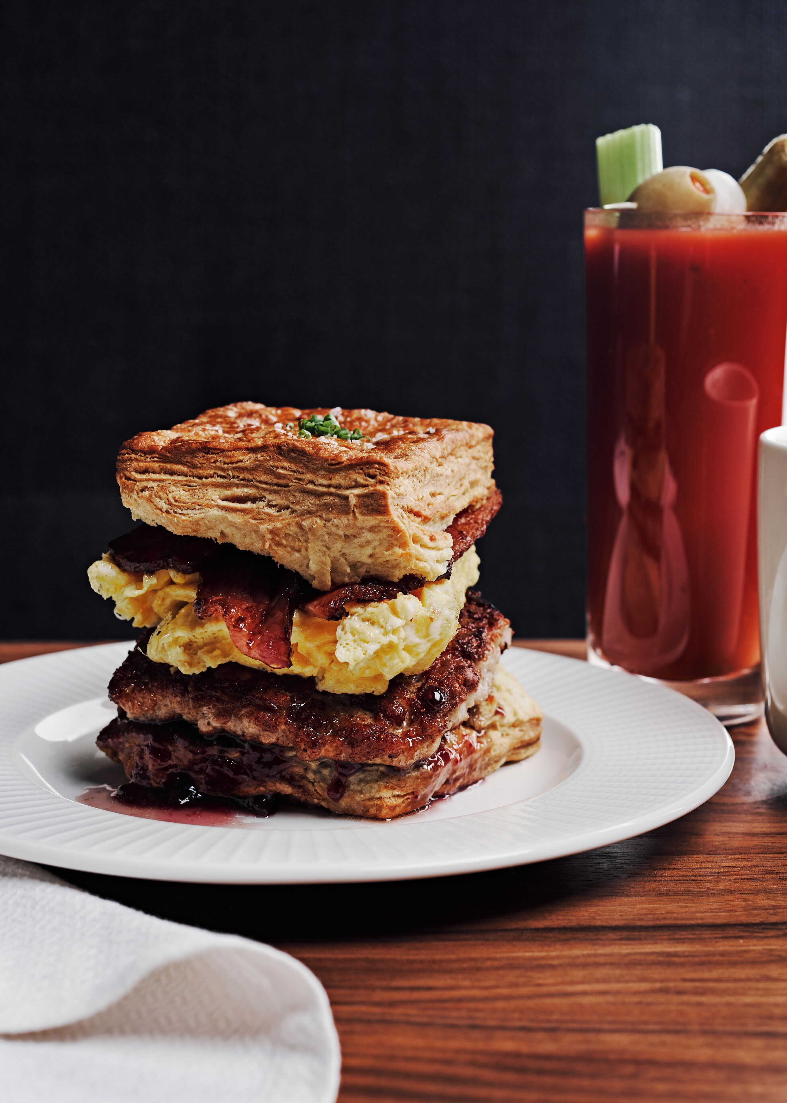 En frukostmacka med en Bloody Mary till.