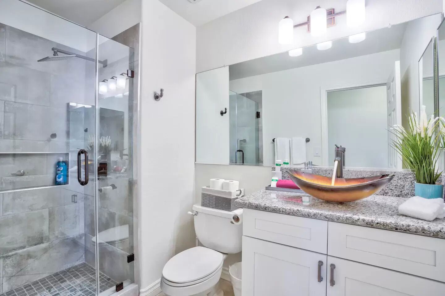 Spectacular spacious home with private pool