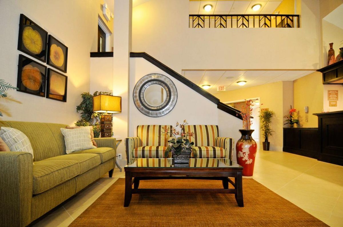 Great Escape! Close to SeaWorld, Pool, Free Parking, Onsite Gym, Free Breakfast