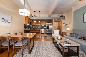 Luokittelematon kuva, 3 kautta 50, painike