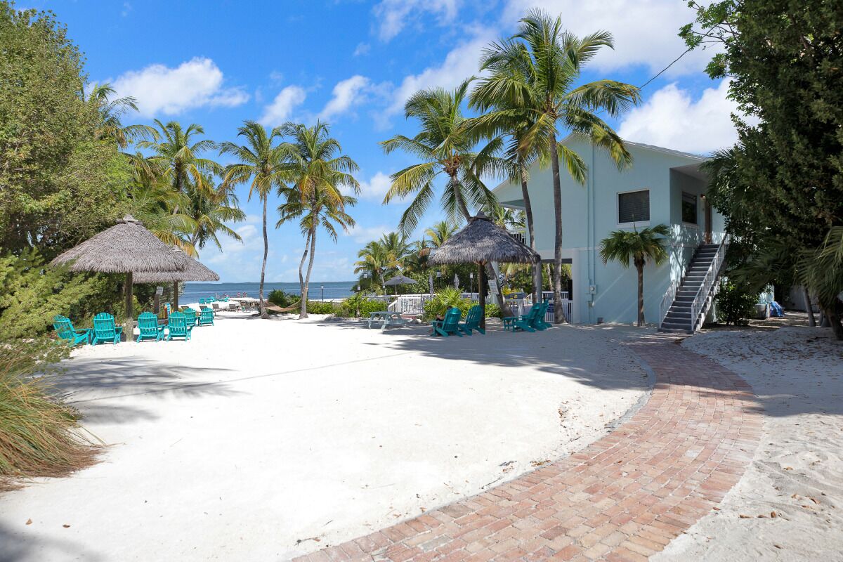 Treat Yourself and Your Family! 2 Comfortable Units, Free Parking, Onsite Pool