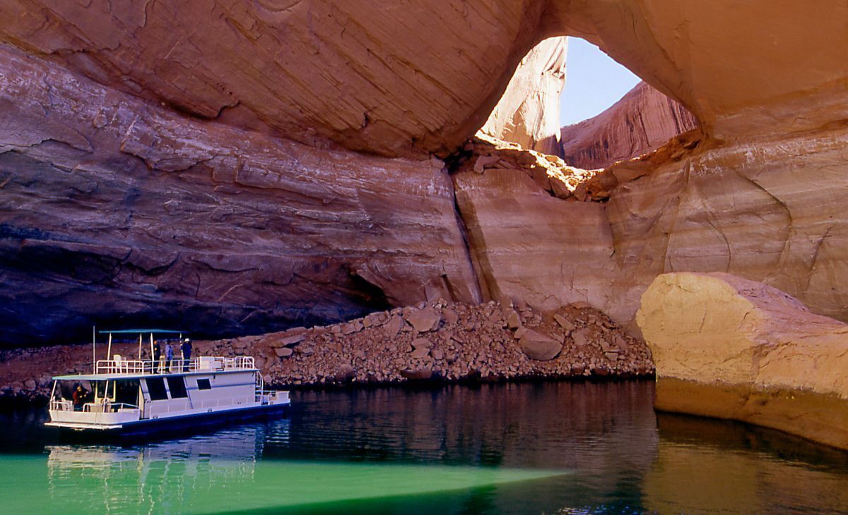 Wonderful Stay! Parking, Nearby Golf! Minutes away from Lake Powell Campground!