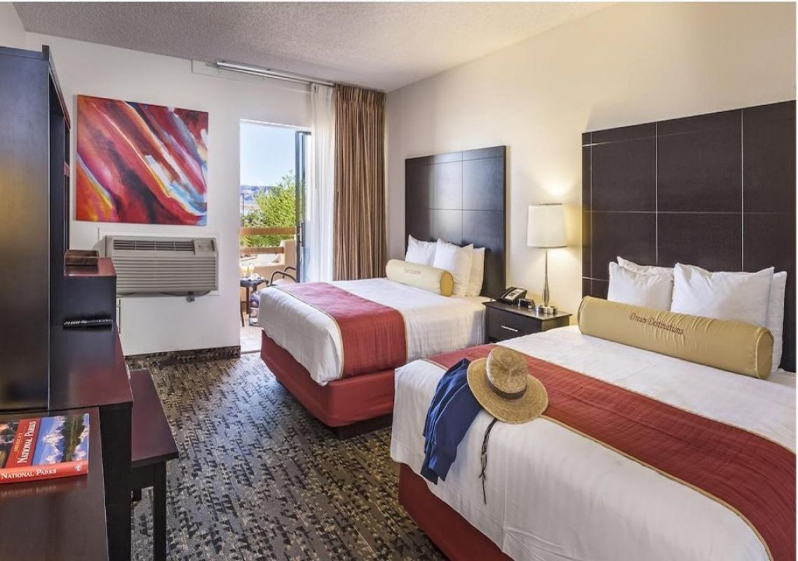 Wonderful Stay! Parking, Nearby Golf! Minutes away from Lake Powell Campground!