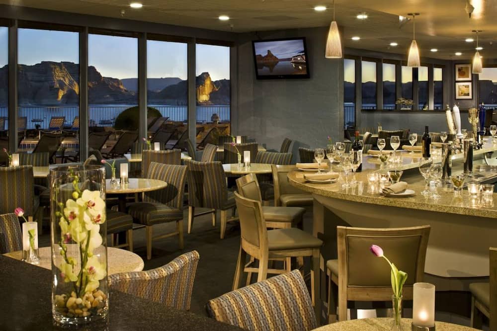 Wonderful Stay! Parking, Nearby Golf! Minutes away from Lake Powell Campground!