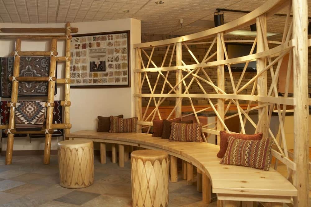 Majestic Getaway! Nearby Golf Course, Pool, Parking, Sauna