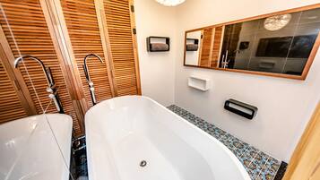 Luxury Couple Room | Bathroom | Free toiletries, hair dryer, slippers, towels
