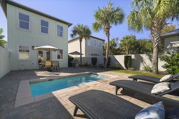 House, 6 Bedrooms | Exterior detail