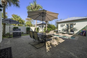 House, 6 Bedrooms | Balcony