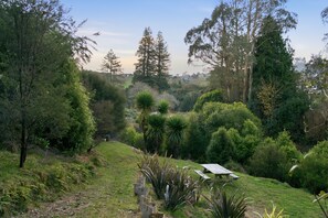 Outdoor dining - Executive family house, private with stunning rural views close to Lake Rotoura (Rotorua)