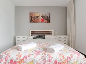 2 bedrooms, iron/ironing board, WiFi, wheelchair access