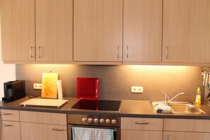 Kühlschrank, Herdplatte, Geschirrspüler