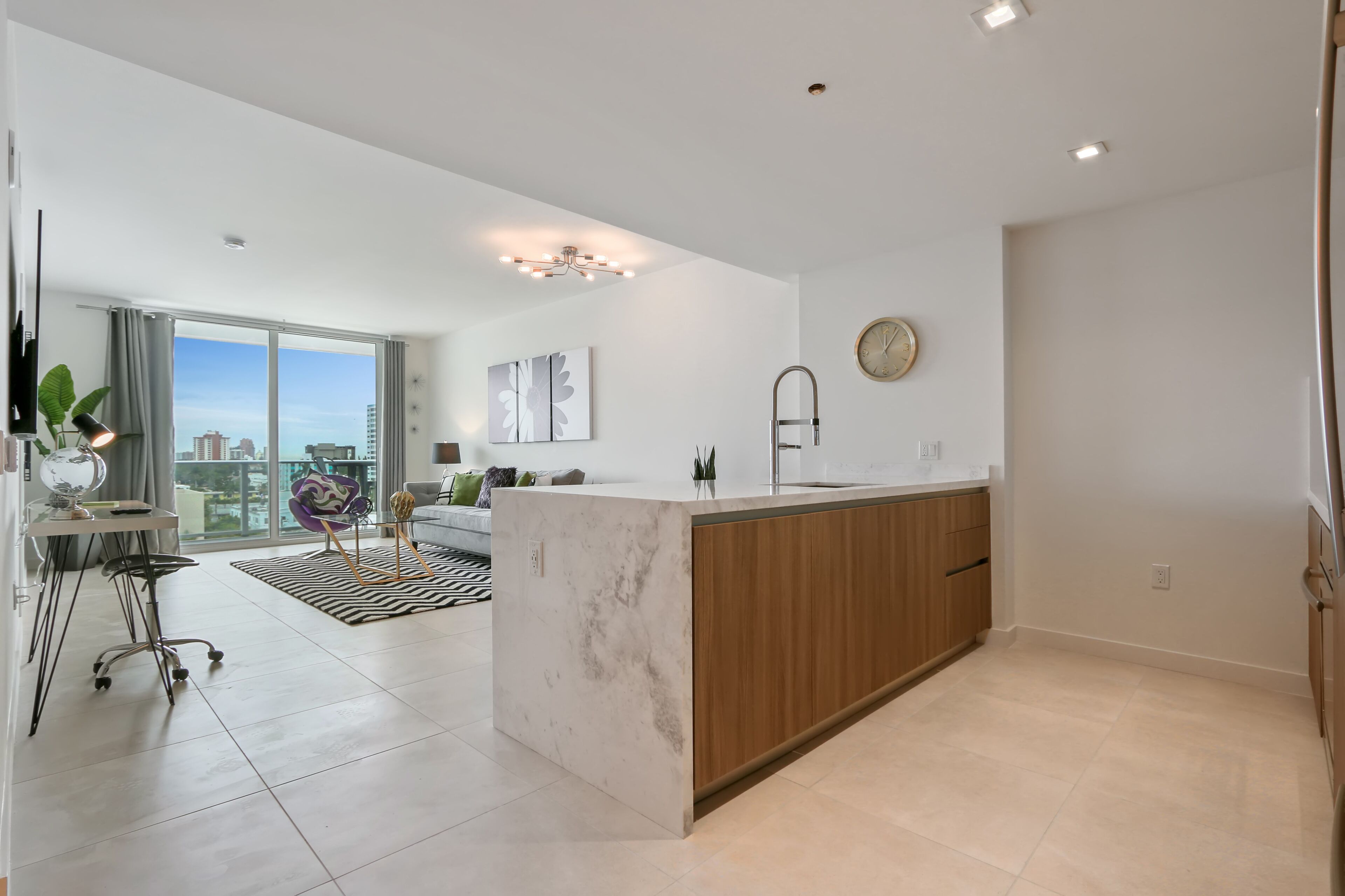 Tiffany Sage: 7th Fl, Rooftop Pool, Gym, & Walk To Beach - Fort Lauderdale, FL