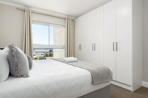 Appartamento Luxury | 1 camera, postazione laptop, ferro/asse da stiro, Wi-Fi gratuito