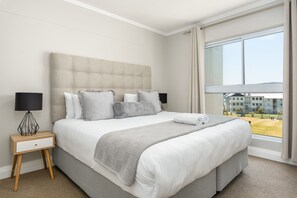 1 bedroom, laptop workspace, iron/ironing board, free WiFi - Ashton Park 419 (Cape Town)