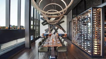 Se sirven desayunos, cenas y cocina americana