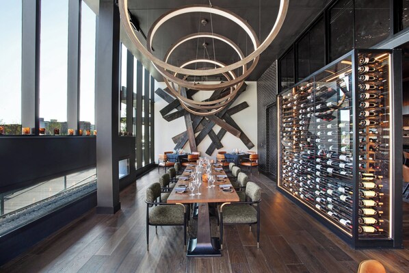 Petit déjeuner et dîner servis sur place, spécialités Cuisine américaine