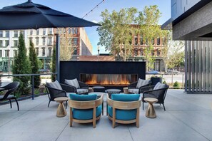 Petit déjeuner et dîner servis sur place, spécialités Cuisine américaine